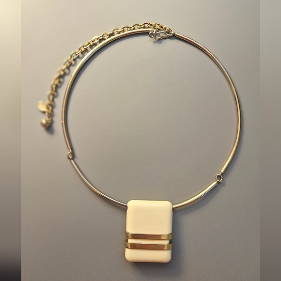 Vintage Avon Necklace - Picture 2 of 6